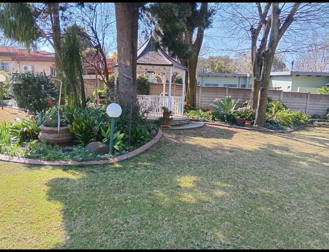 4 BEDROOM HOUSE FOR SALE IN HENNOPSPARK